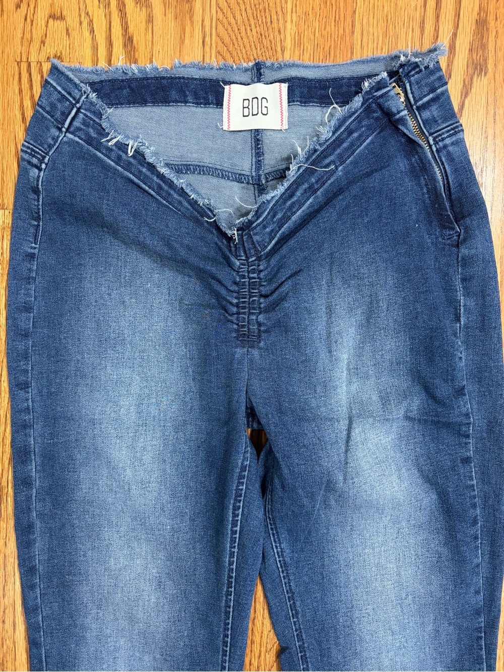 Urban Outfitters BDG Ruched Dipped V Flare Stretchy Side-zip Jeans (28) - Picture 6 of 10